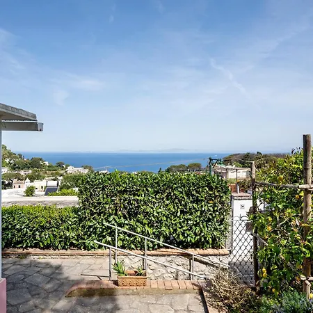 Caterina Willa Capri